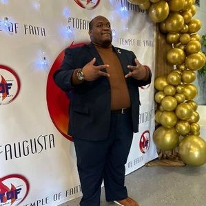 Meet your Posher, Ronnie